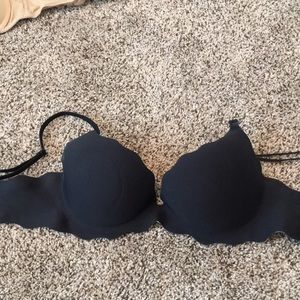 Black Victoria’s Secret bra